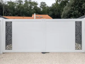 cancello moderno bianco
