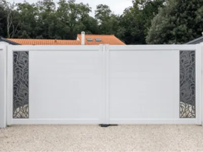 cancello moderno bianco